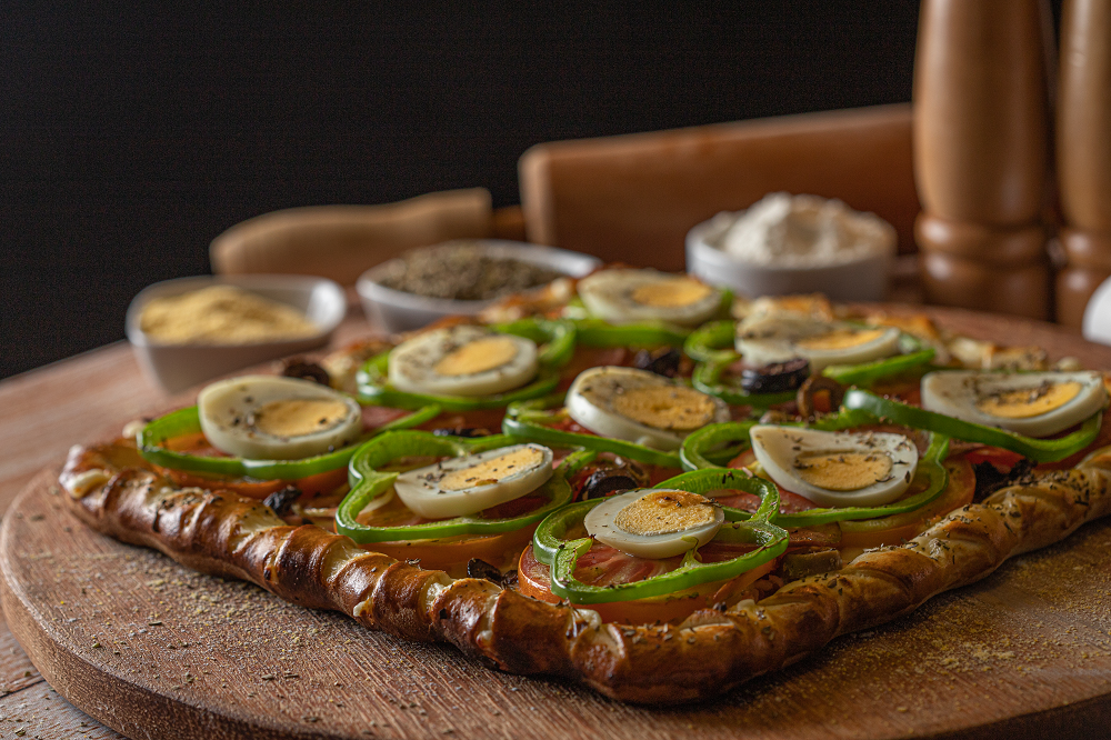 Pizza Bip Vip com calabresa e cebola